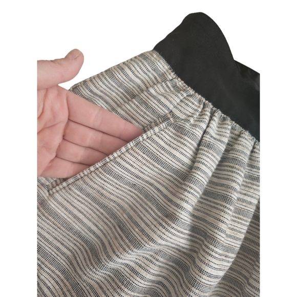 Skirt with pockets. size 6 - Picture 2 of 5